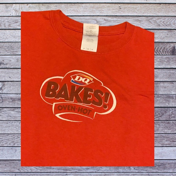 Dairy Queen Vintage Hot Bakes Shirt Ice Cream Employee Halloween Costume Funny - Picture 2 of 5
